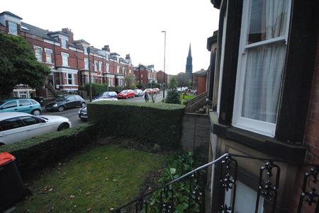 27 St Michaels Road, Leeds, LS6 3BG - Photo 4