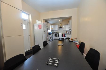 8 bedroom terraced house to rent - Photo 2