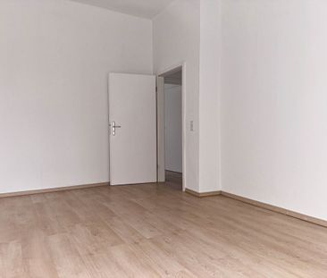 3-Zimmer-Erdgeschosswohnung mit EBK - Foto 3