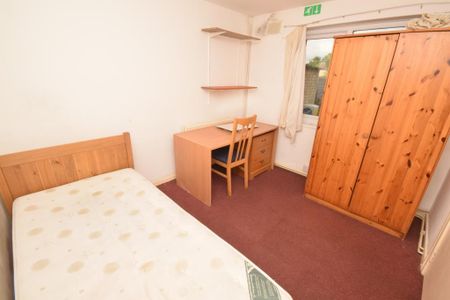 6 bedroom end of terrace house to rent - Photo 5