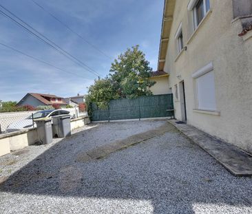 T4 à l'etage d'une maison avec balcon, cave et cour privative, - Photo 1