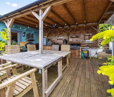 4 bedroom semi-detached house to rent - Photo 2