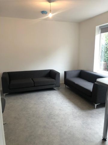 5 bedroom end of terrace house to rent - Photo 3