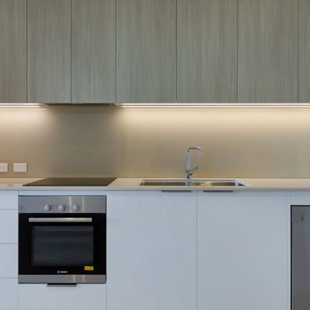 MODERN ONE BEDROOM APARTMENT - Photo 3