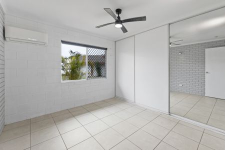 A Hidden Gem - Perfect Location - Sweet family home - Photo 3