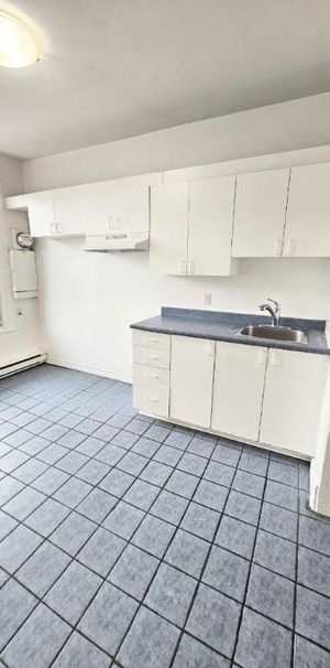 2 CH - 1 SDB - Montréal - $1,196 /mo - Photo 1