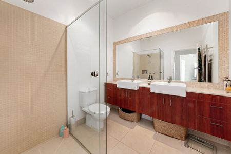 RENOVATED ELEGANCE - Photo 5