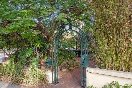 Charming apartment on Broadway - Photo 5