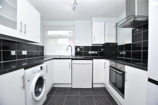 3 bedroom terraced house to rent - Photo 1