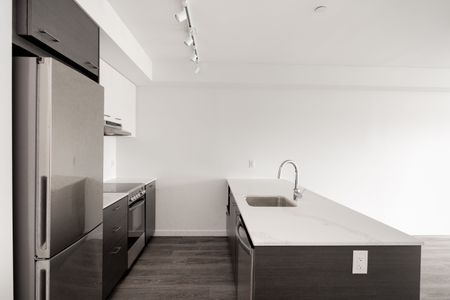 537 Foster Avenue, Coquitlam - Photo 5