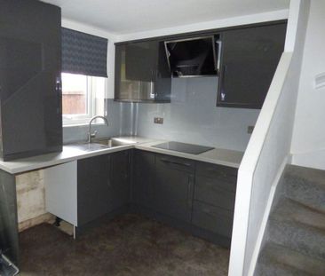 2 bedroom terraced house to rent - Photo 2