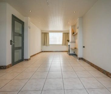 Rijwoning met uitweg achteraan en ruime garage te Izegem - Foto 4