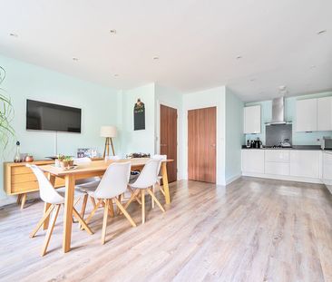 Rivermead Walk, Godalming - 4 bedrooms Property for lettings - Seym... - Photo 4