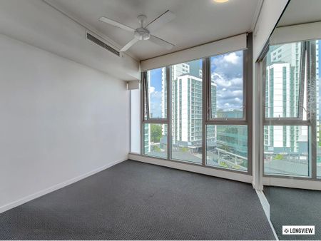 Executive Hamilton Apartment - Call Now to Inspect! - Photo 3