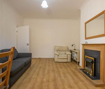 3 bedroom flat to rent - Photo 3