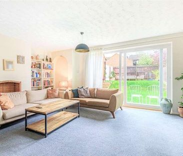 Foxglove Gardens, Guildford, GU4 - Photo 2