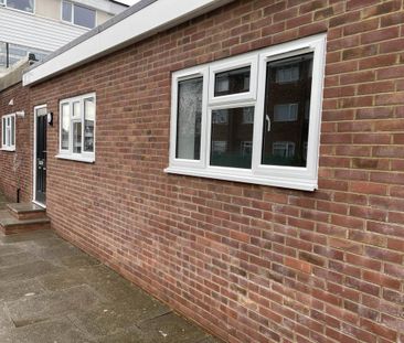 2 bedroom bungalow to rent - Photo 1