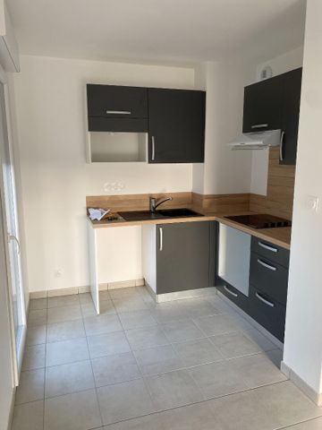 Location Appartement 3 pièces 64m² - Photo 2