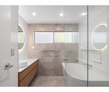 15 Bombala Street, Broadbeach Waters QLD 4218 - House For Rent | Do... - Photo 3