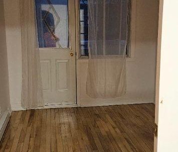 Villeray, charmant 3 1/2 Non-Fumeur, 2ème étage maison tranquille. - Photo 3