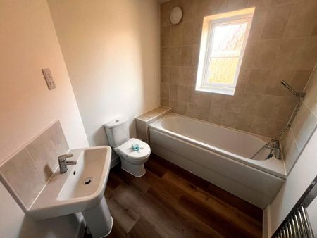 3 bedroom semi-detached house to rent - Photo 5