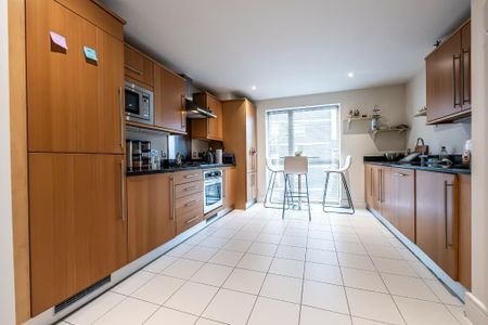 3 bedroom flat to rent - Photo 2