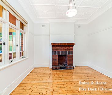 Charming freestanding home set in a convenient setting - Photo 5