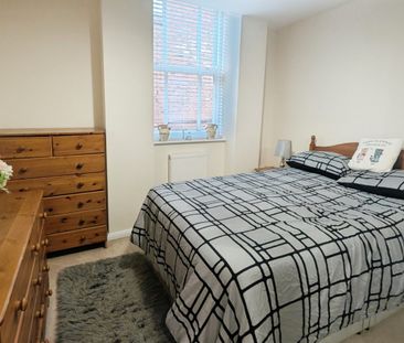 2 bedroom Flat To Let - Photo 4