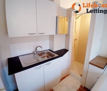 1 bedroom in a house share to rent - Photo 5