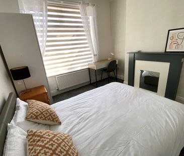 Room in a Shared House, Milford Street, M6 - Photo 4