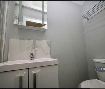 Studio to rent - Photo 6