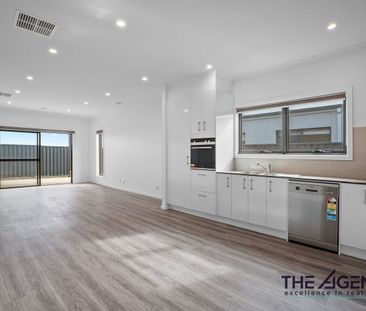 58 Buckingham Boulevard, Strathtulloh, Vic 3338 - Photo 2