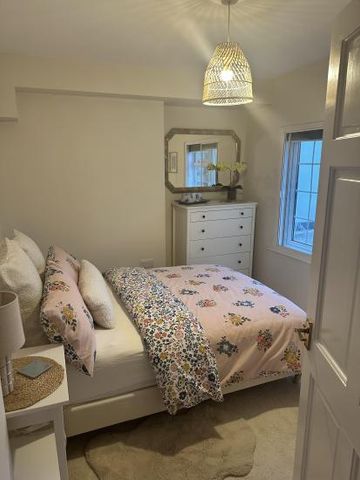 Lovely Room in Victorian Cottage - Photo 4