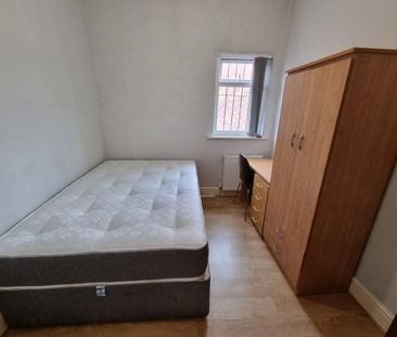 4 bedroom terraced house to rent - Photo 6