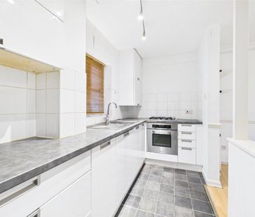 Jonquil Gardens, Hampton, TW12 - Photo 4