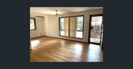 Positioned in a quiet cul de sac - Photo 2