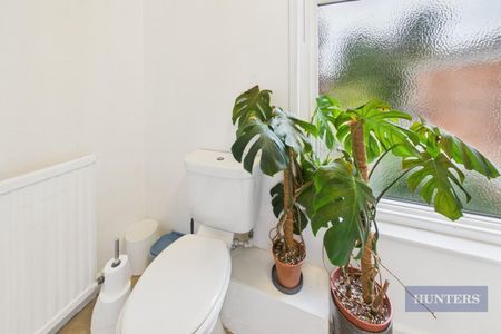 4 bedroom House To Let - Photo 3