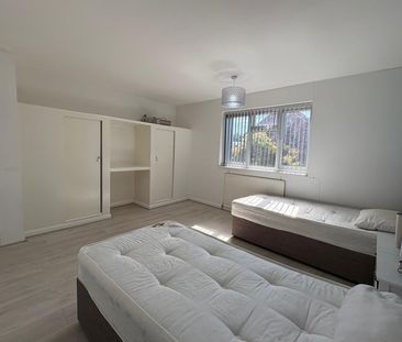 Colham Avenue, West Drayton, UB7 8EU - Photo 2