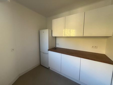 Location Appartement 3 pièces 58m² NICE 06000 - Photo 5