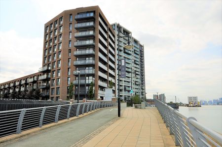 Duke of Wellington Avenue, Royal Arsenal Riverside, London, SE18 6NT - Photo 3