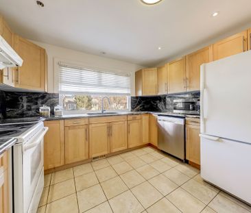 For Lease - 12 Cartier Crescent Unit# main floor, Richmond Hill, On... - Photo 3