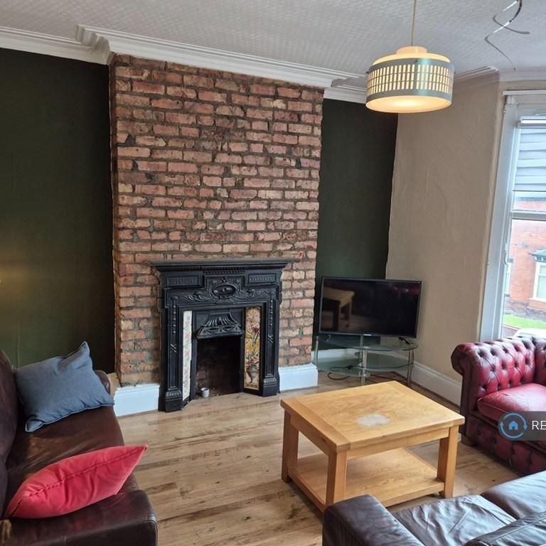1 bedroom in a house share to rent - Photo 1