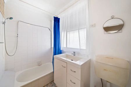 “No Need for the Car – Everything is at your Fingertips!” - Photo 2