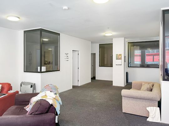 Perfect for students -Spacious 6-Bedroom Apartment in the Heart of Wellington - Photo 1