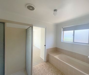 THREE BEDROOM FAMILY HOME - Photo 3