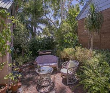 Character home in sought after location - Photo 3