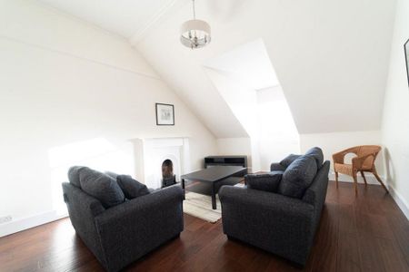 3 bedroom flat to rent - Photo 2