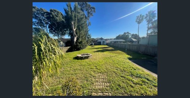 2 Bedroom Home - Great Location! - Photo 1