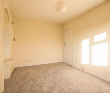 2 bedroom semi-detached house to rent - Photo 6