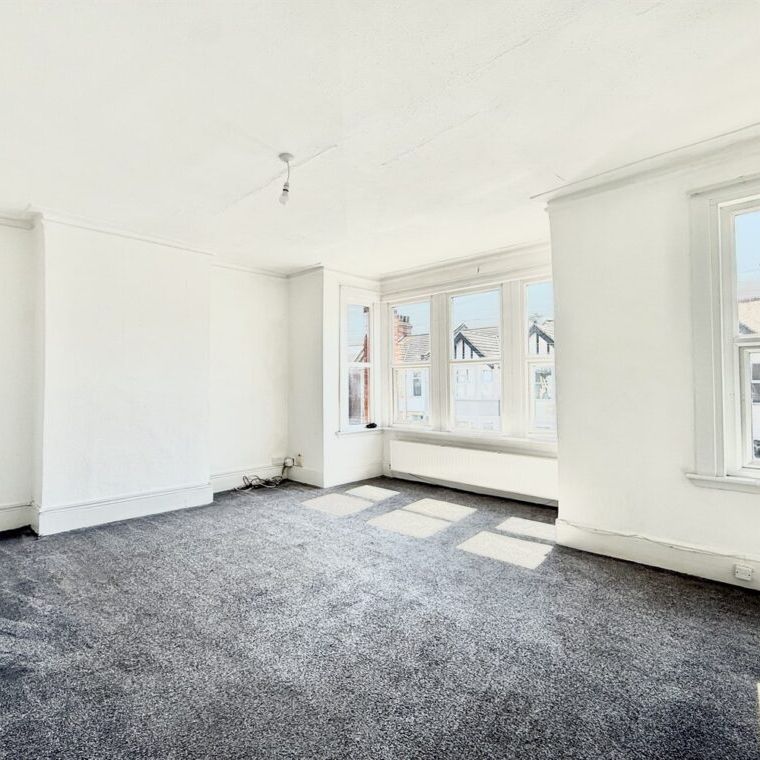 2 bed Flat Burdett Avenue, SS0 - Photo 1